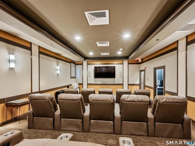 Building Photo - 14 E Cross Trail