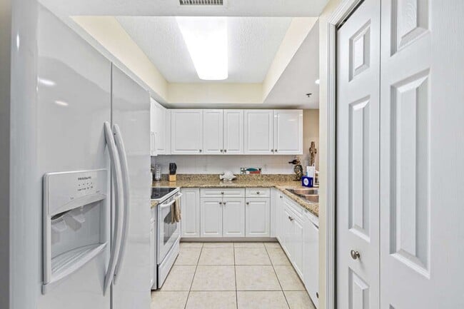 Building Photo - Beautiful Ocean Walk Condo