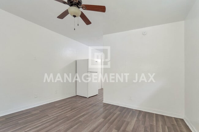 Building Photo - 1522 W 25th St