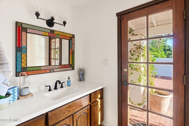 Building Photo - 1025 E Morten Ave