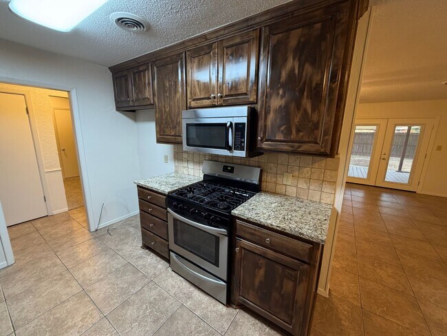 Building Photo - 5003 Hall Ave