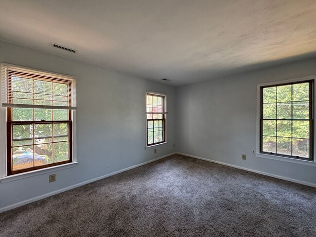 Building Photo - Charming 2-Bed, 2.5-Bath Home in Vibrant N...