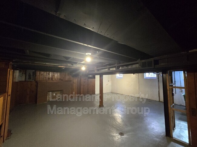 Building Photo - 9657 Outer Dr E