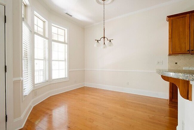 Building Photo - Gorgeous 3 Bedroom 2.5 Bathroom Townhome- Located in Stone Creek Village, Cary! Available August ...