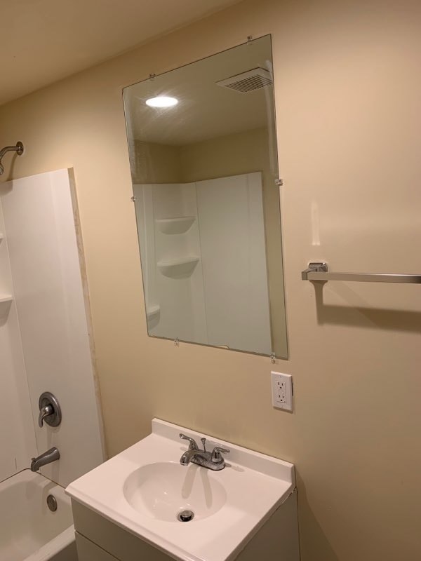 Building Photo - 24 E Silver St