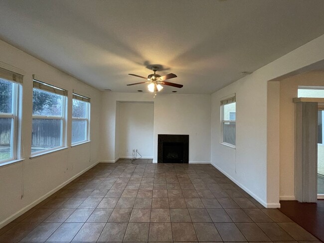 Building Photo - 1513 Sturm Dr