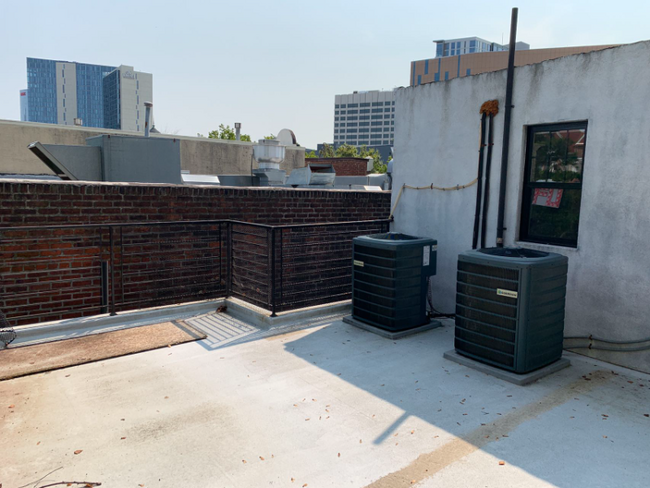 Building Photo - 3639 Lancaster Ave