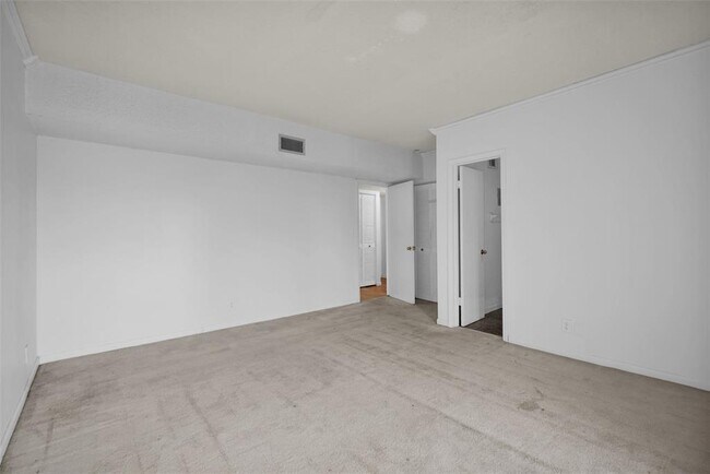 Building Photo - 4850 SW 63rd Terrace