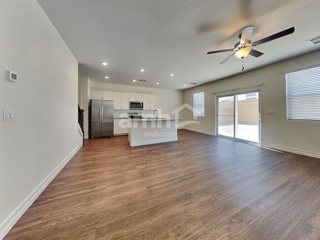 Building Photo - 5843 Petronius St