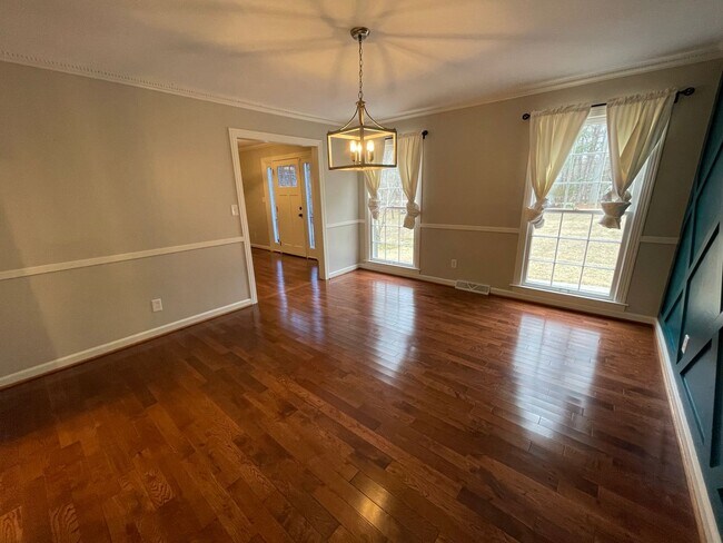 Building Photo - Executive Rental in Horseleg Creek- $3,295