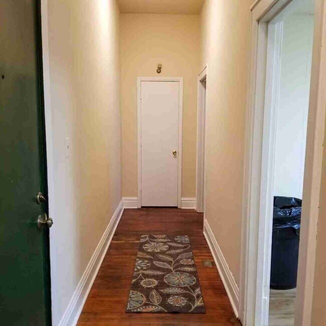 Building Photo - 212 20th St