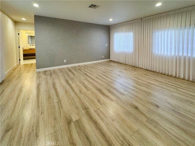 Building Photo - 22539 Dolorosa St