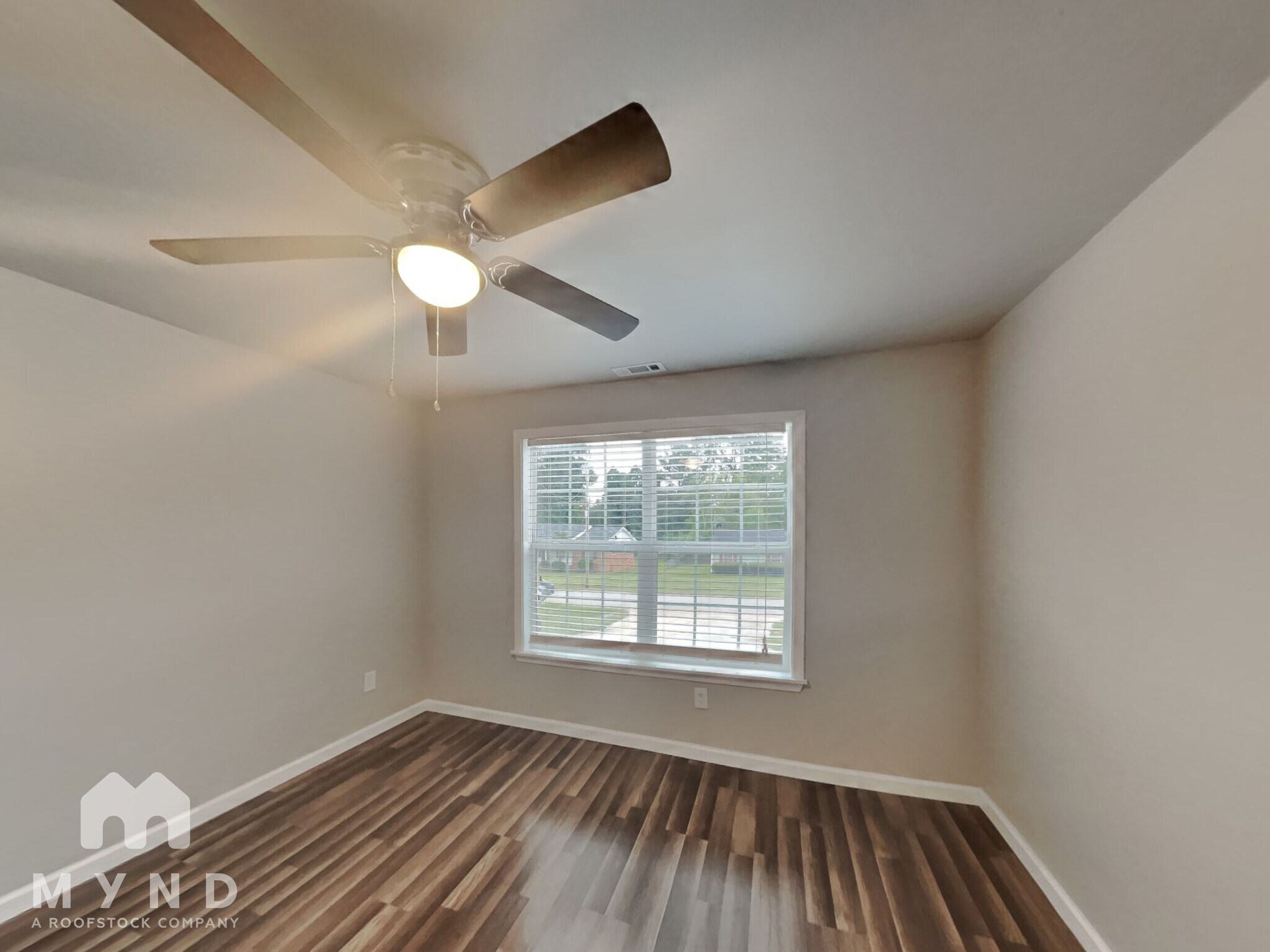 Building Photo - 710 Bluebird Dr SE