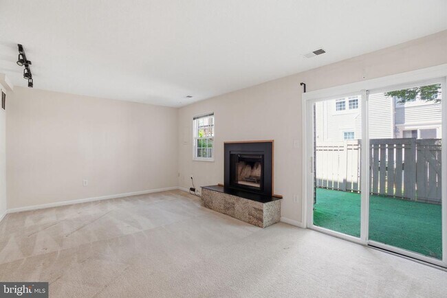 Building Photo - 2391 Hunters Square Ct