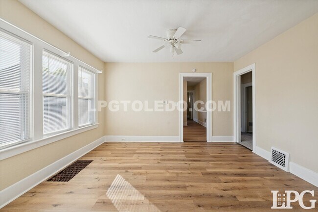 Building Photo - 4017 Overland Pkwy