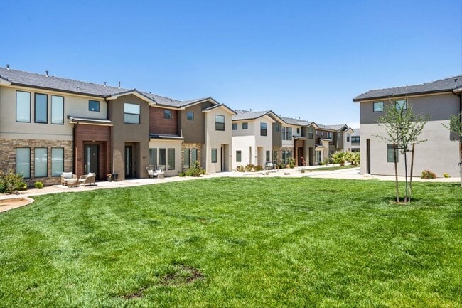 Building Photo - Woodland Estates Townhome