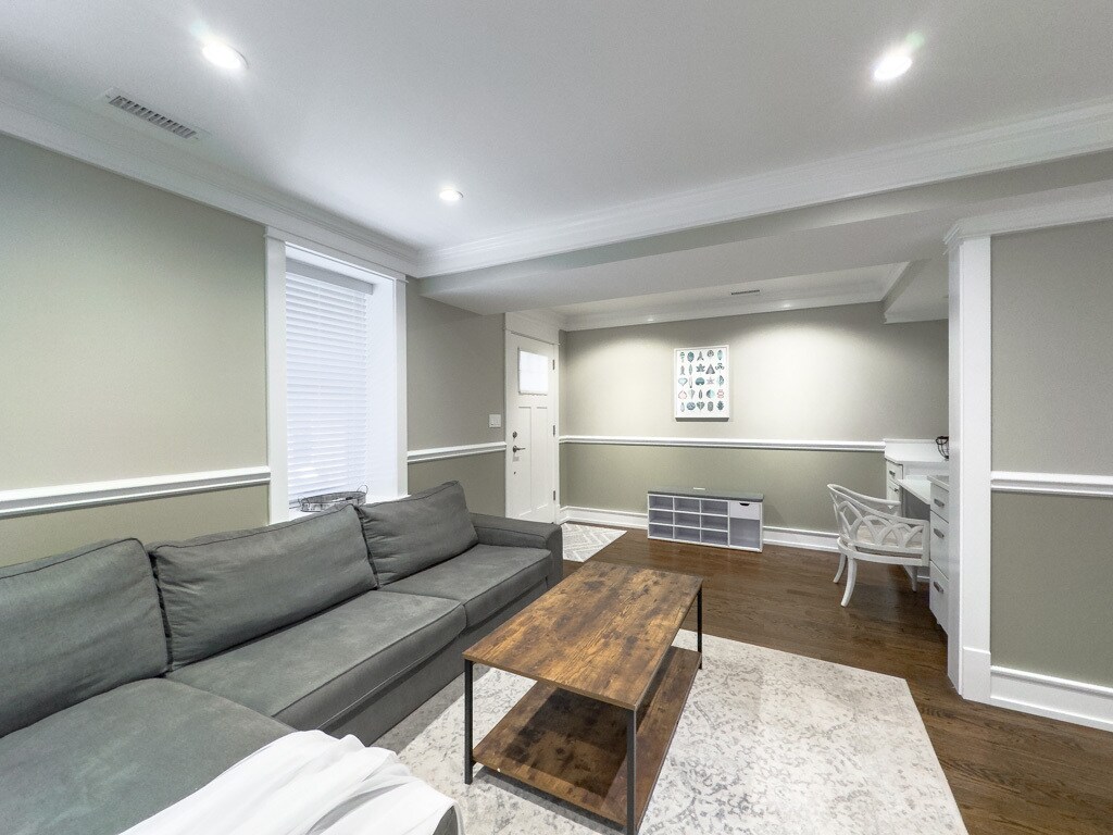 Building Photo - 3453 N Hoyne Ave