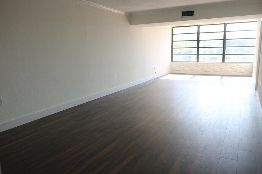 Building Photo - 3710 Whitehall Dr