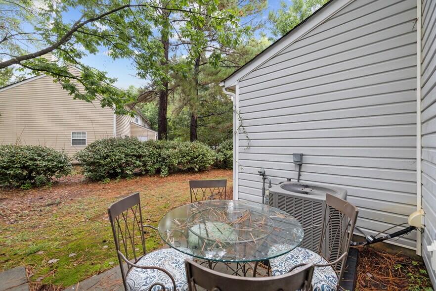 Building Photo - 2210 Cigar Ct