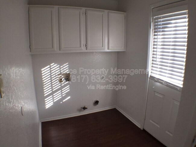 Building Photo - 5821 Fair Wind St