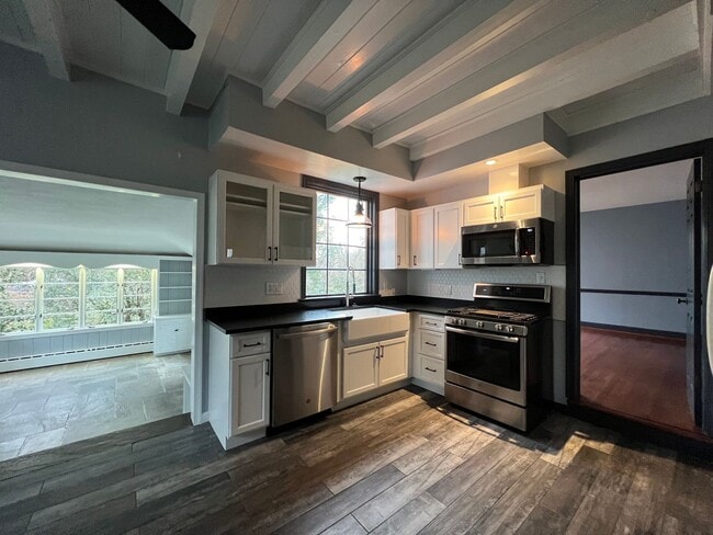 Building Photo - Cool Updated Historic 4/3.5 Farmhouse in Bethesda on Private, 1.5 Acre Lot