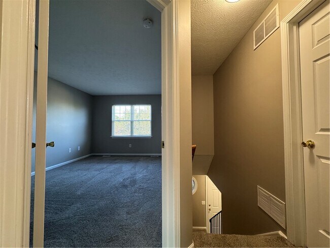 Building Photo - 749 Royal Sunset Dr