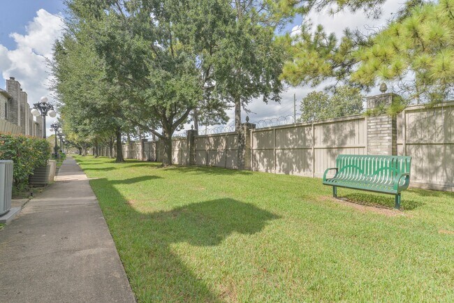 Building Photo - 3126 Holly Hall St