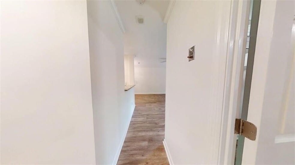 Building Photo - 300 Johnson Ferry Rd