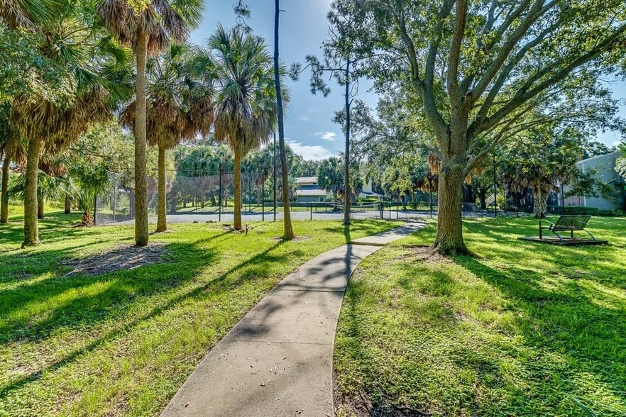 Building Photo - Aventine at Forest Lakes Apartment Homes