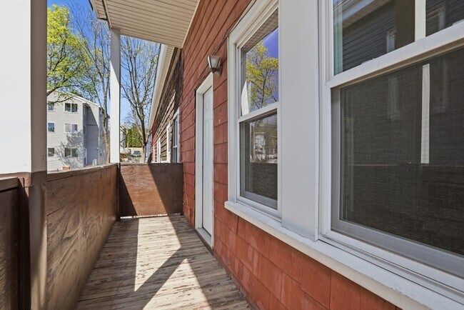 Building Photo - 176 Ferry St