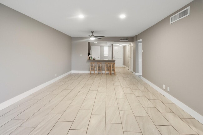 Building Photo - 6301 N Falls Cir Dr