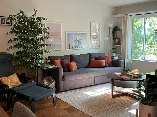 Building Photo - 4800 Chevy Chase Dr