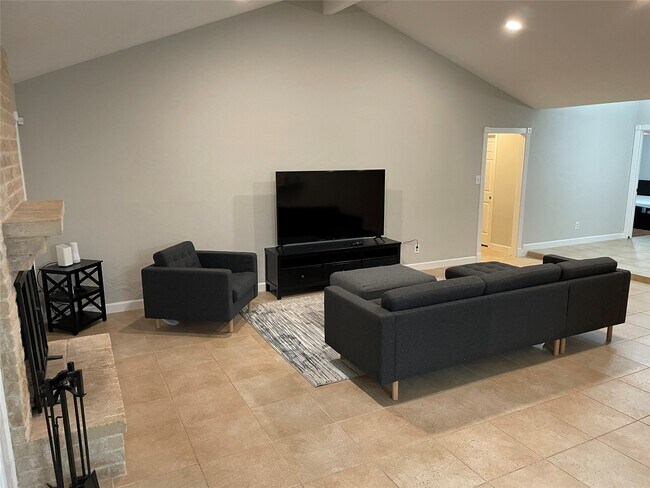 Building Photo - 16007 Mill Point Dr