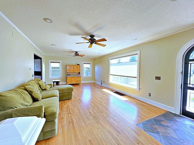 Building Photo - 7315 SE Taylor St