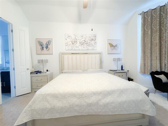 Building Photo - 163 Billowing Way