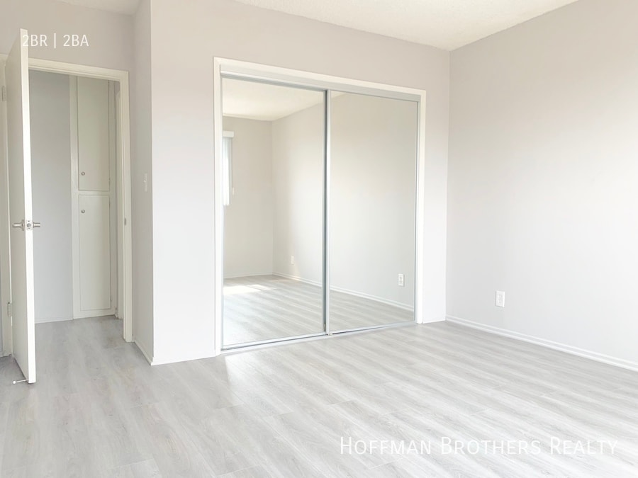 Building Photo - 1642 Barry Ave