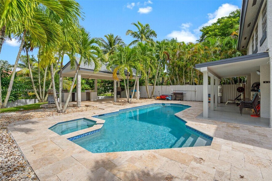 Building Photo - 8351 SW 39th Ct