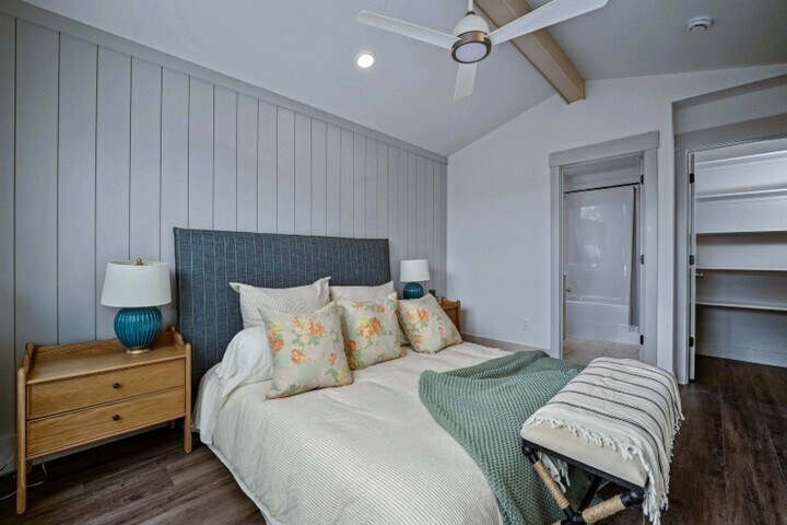 Building Photo - 1321 Oppek St NE