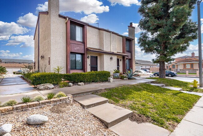 Primary Photo - 4755 Grace Ave