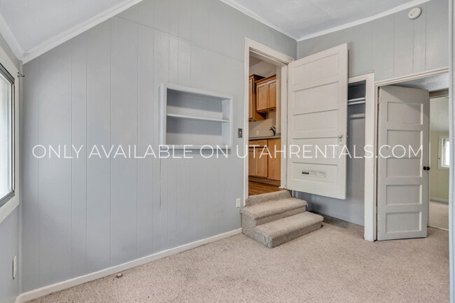 Building Photo - 1040 E 200 S