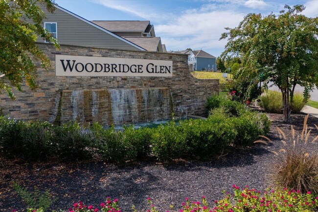 Building Photo - Like New, One-Level Living