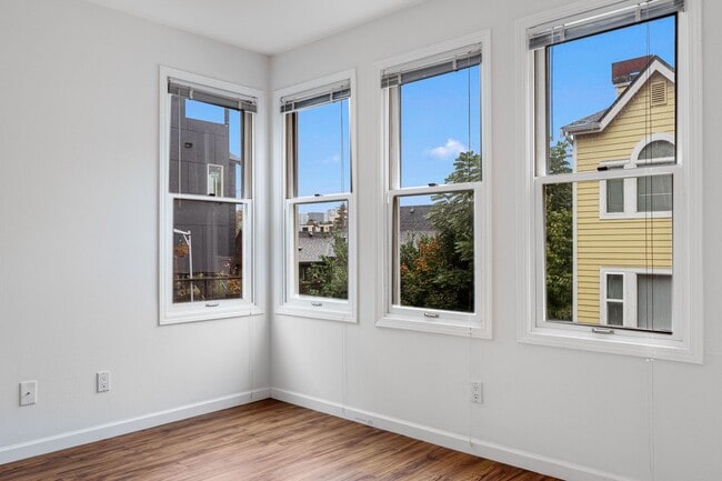 Building Photo - Large Capitol Hill House- Prime Location