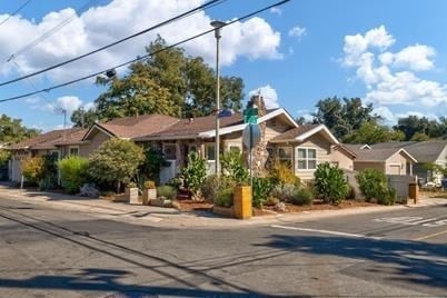 Building Photo - Welcome to this stunning 4-bedroom, 2-bath...