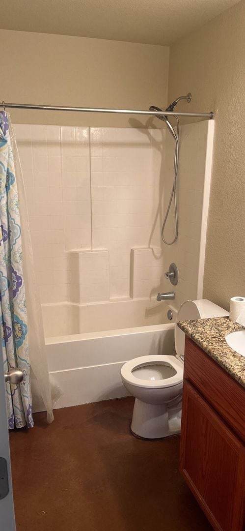 Building Photo - Spacious 4 Bedroom Home