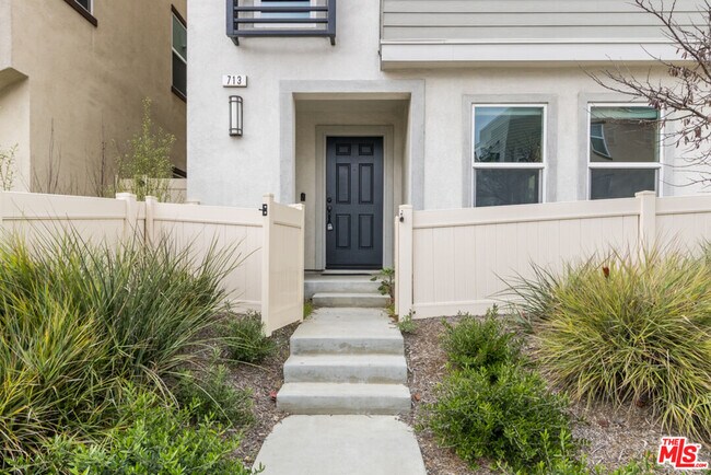 Building Photo - 713 Daniel Freeman Cir