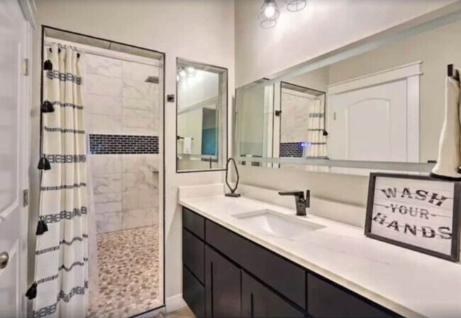 Building Photo - 33366 Keystone Dr