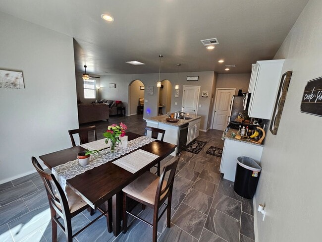 Building Photo - 2022 Home with Split Bedroom Layout & Beau...