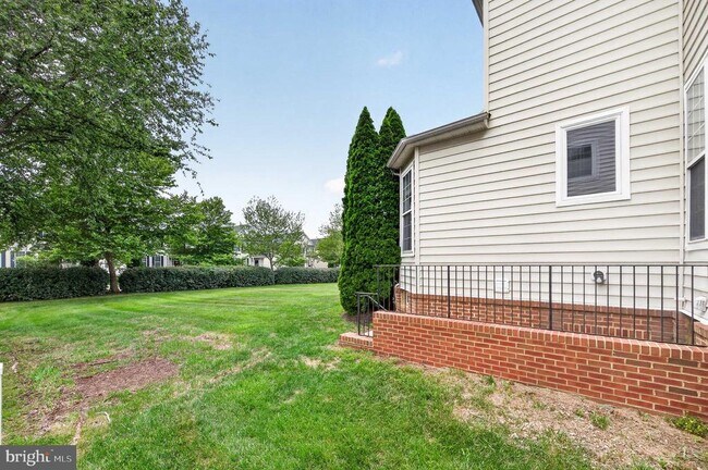 Building Photo - 42071 Pepperbush Pl