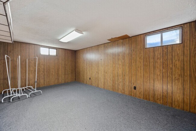Building Photo - 1642 Bel-Air Cir