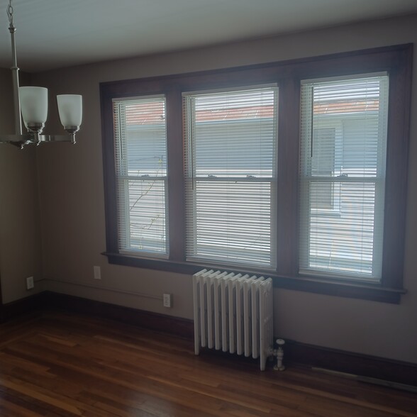 Dining room - 261 View St